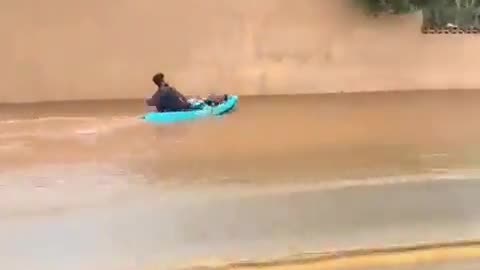 Hurricane Hilary - Some people in Los Angeles are having fun on the storm