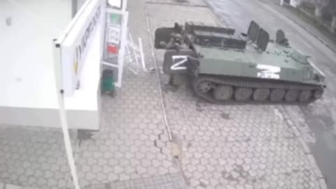 Russian soldiers Steal Stuff from Ukrainian Shops