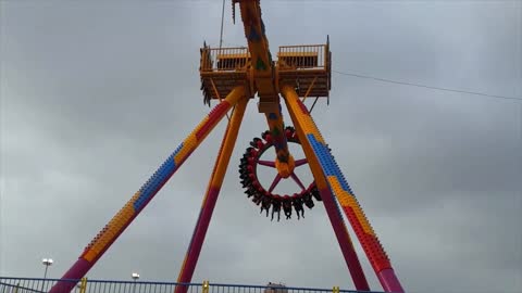 Shattering Pendulum Ride At Aqua Theme Park!
