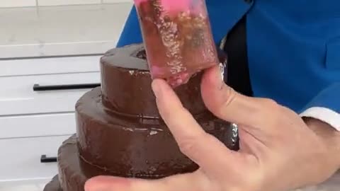 When the colored icing lands on the cake!…