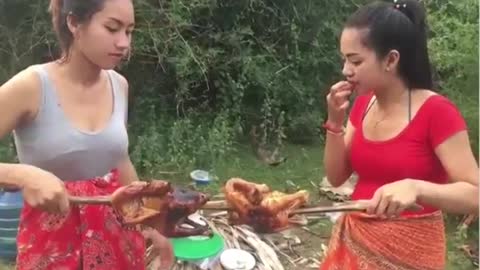SEXY BEAUTIFUL GIRL EATING GRILLED CHICKEN.