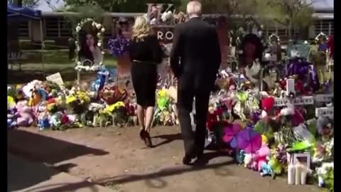 Bidens arrive at Texas elementary school shooting site, lay flowers to victims