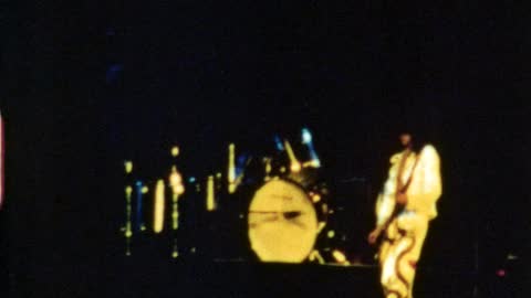 Led Zeppelin 1977-06-26 The Forum, Los Angeles, CA 8mm Video (Source 1)