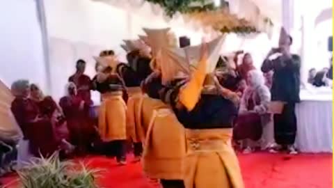 Tari Piring Minang di acara Baralek Gadang Wewel dan Arif