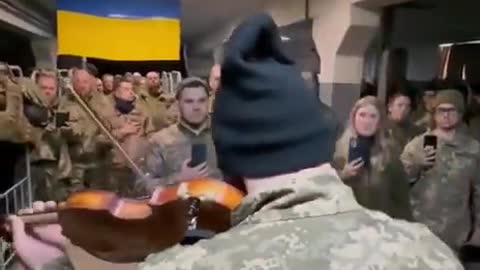 The military man is playing the national anthem of Ukraine on the violin 🇺🇦