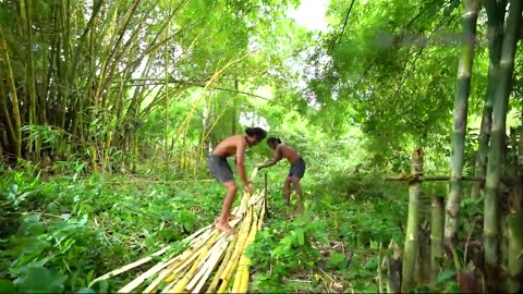 Build The Greatness Bamboo Villa With Swimming Pool And Feed the Crocodiles under Raining (NO TOOL)