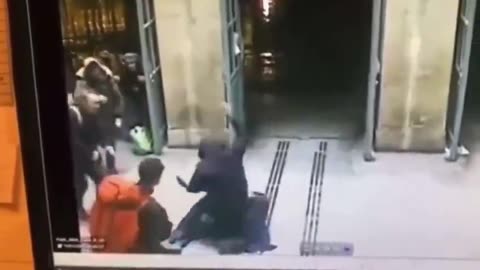 Paris North station stabbing people wounded