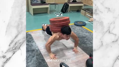 Bodybuilding training of South Korean weight lifter workout
