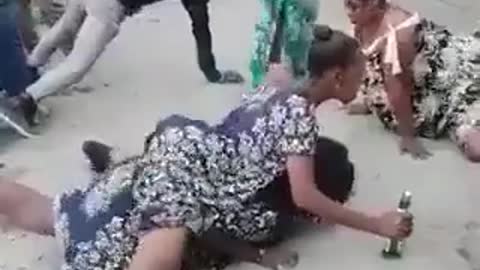 Enjoy this sample of "traditional" twerking from west Africa