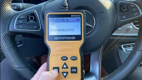 MOTOPOWER MP69033 Car OBD2 Scanner Code Reader