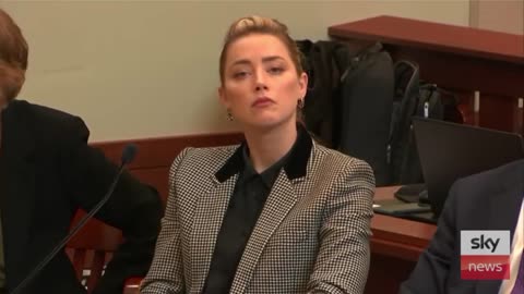 Amber Heard Acting CREEPY & WEIRD In Court!! (Johnny Depp vs Amber Heard)