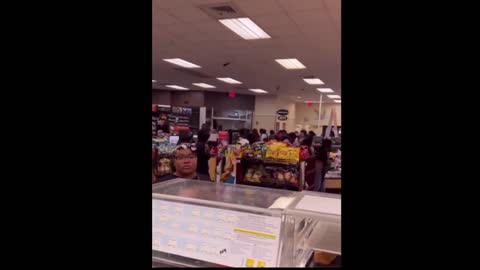 BLM Looting WAWA in Philadephia