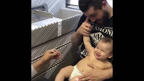 Funny kid, Doctor distracts baby from her shots with goofy tune
