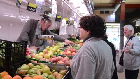 Vegetable Market Granny