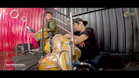 arlida putri ft dike sabrina - ikan dalam kolam