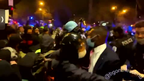 In Chaotic Scene, Chicago Police Clash with Violent Protestors