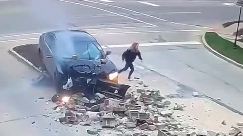 Teenage Girl crashes Car and runs