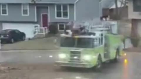🚒 Ice Chaos: Firetruck's Slippery Ordeal! ❄️