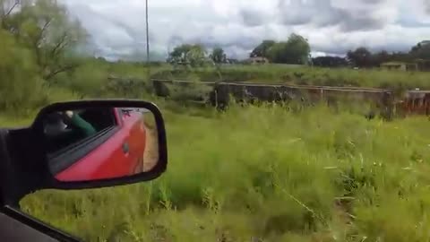 Trem parado enquanto é filmado