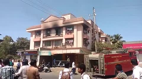 Live LPG gas explosion in building.whole building collapsed