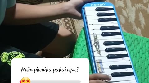 bermain Pianika pakai balon