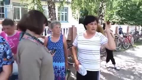 Ein Fan von Lukaschenka im Oblast Tschernihiw erhielt ein Abonnement von einheimischen Frauen