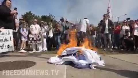 Nurses burn their uniforms as form of protest against mandatory vaccination