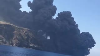 Incredible Smoke From Stromboli's Eruption