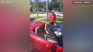 Filho dá carro dos sonhos ao pai na Flórida