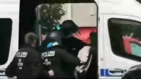 Policie je zmatená a bojuje proti dobru.