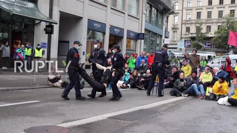Switzerland: Extinction Rebellion activists block streets in Zurich protest - 04.10.2021