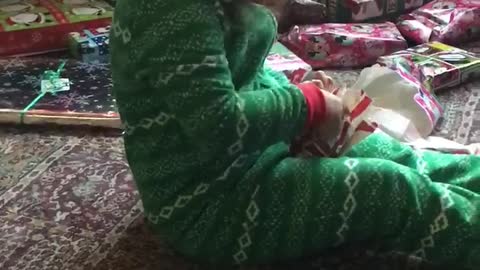 Toddler gets avocado for Christmas, gives hilarious reaction