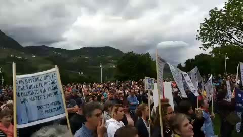 INCREDIBILE FOLLA A BOLZANO alla manifestazione del 15 maggio 2021