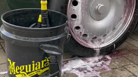 Car wheel cleaning