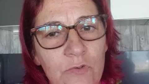 ESTA MUJER ENFERMA TRAS LA VACUNA