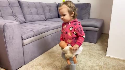 Funny_dance_of_a_cute_baby