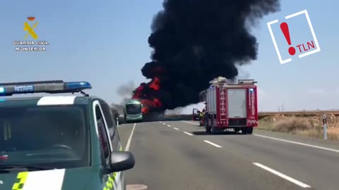 Arde un autocar en Fraga, Huesca, con 50 pasajeros que ha resultado ilesos