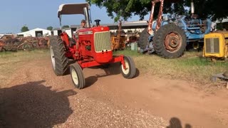 1962 ALLIS D19 heading to the field