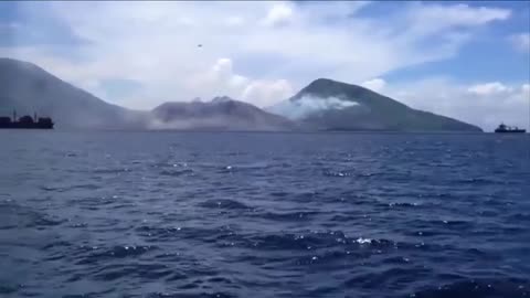 UFO seen over volcanic eruption in Papua New Guinea