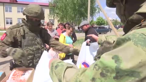 🚛 Russian servicemen delivered humanitarian aid to one of the settlements in Ukraine