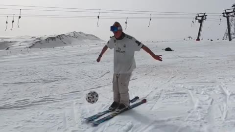 Man shows incredible football skills while skiing. Watch jaw-dropping video