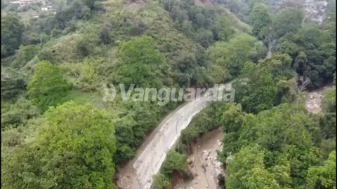Caminos inundados por fuertes lluvias en Piedecuesta (vista de Dron)