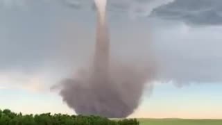 Stunning tornado filmed in South Dakota