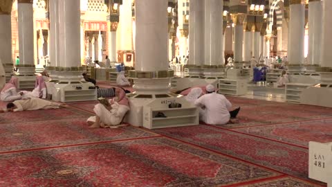 Masjid a Nabawi inside view for Muslims