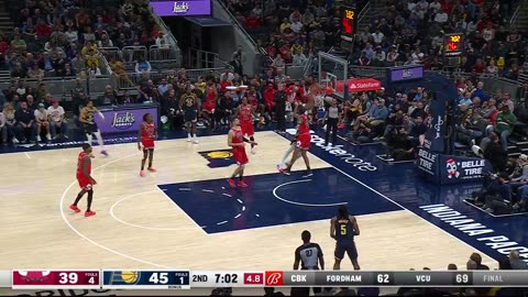 Hali finds Turner for the monstrous two-hand finish! Bulls-Pacers