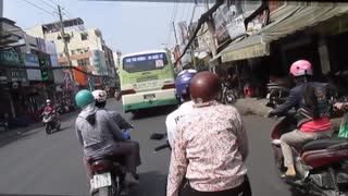 Vietnam, Hồ Chí Minh City - cycling in Saigon traffic - 2014-01