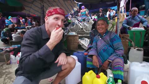 RARE Vietnamese Mountain Food in the Most Colorful Market in the World! - Bac Ha Market-13