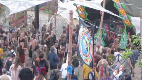 Giuseppe vs Jahbo - Parvati Stage @ Full Moon Festival 2010