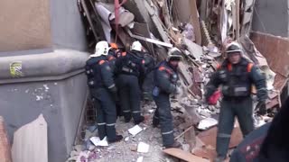 Se elevan a 14 los muertos en el derrumbe de edificio en Rusia