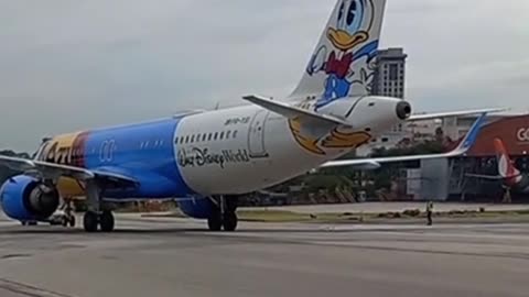 A320 taxiando em pista auxiliar...